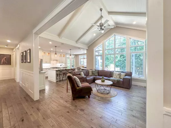 77 MENNILL DR, Springwater, ON L9X 0J2