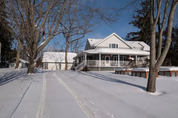 112 Lakeshore RD W, Oro-medonte, ON L0L 2E0