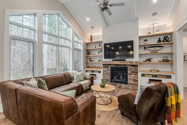 77 Mennill DR, Springwater, ON L9X 0J2