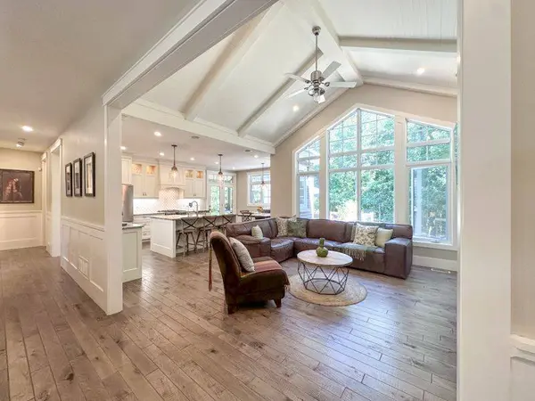 77 Mennill DR, Springwater, ON L9X 0J2