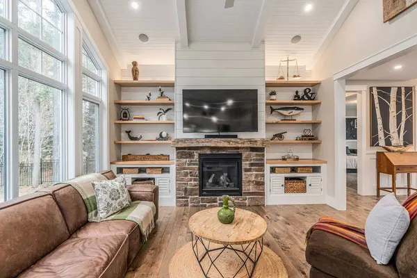 77 Mennill DR, Springwater, ON L9X 0J2