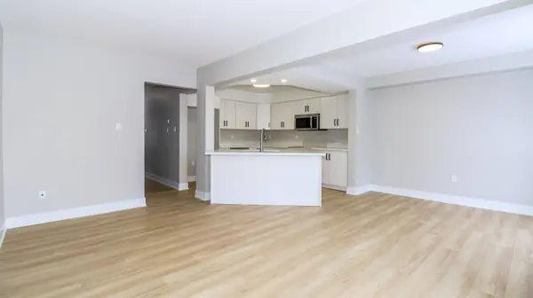 20 Kelly PL, Barrie, ON L4N 8N2
