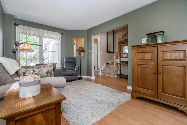 47 Pickett CRES, Barrie, ON L4N 8B7
