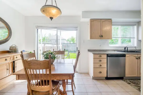 47 Pickett CRES, Barrie, ON L4N 8B7