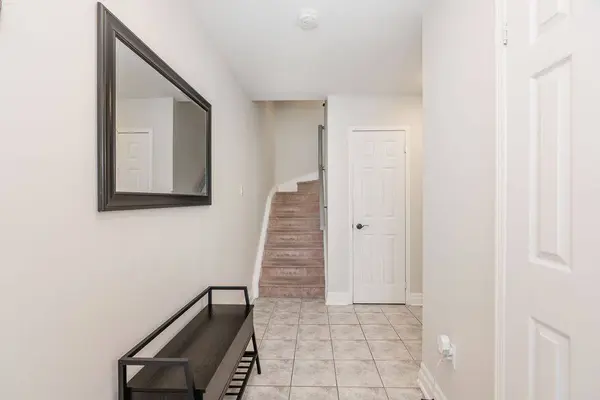 84 Pickett CRES, Barrie, ON L4N 8B9