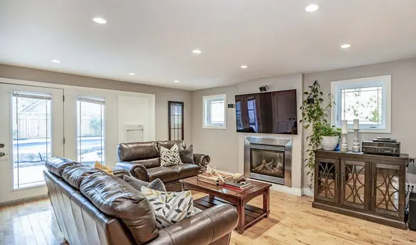 112 Lakeshore RD W, Oro-medonte, ON L0L 2E0