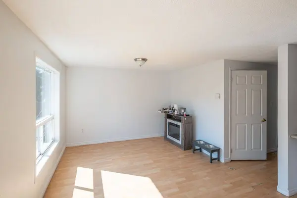 92 Lee CRES, Barrie, ON L4N 9Z1