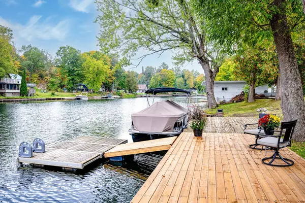 1123 Severn River RD, Gravenhurst, ON P0E 1N0