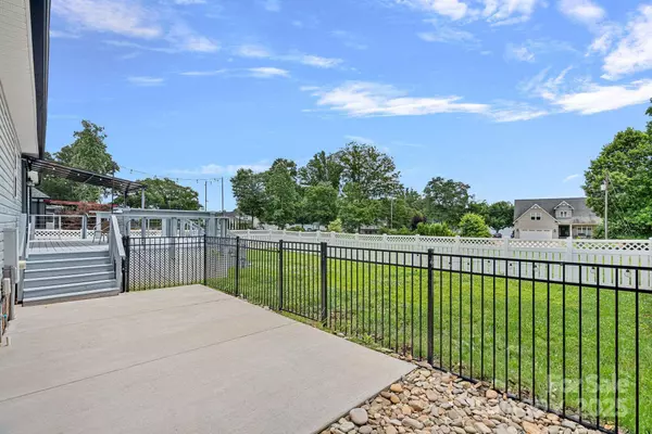7478 Pine Ridge DR, Denver, NC 28037