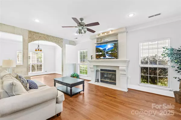 8938 Raven Park DR, Charlotte, NC 28216