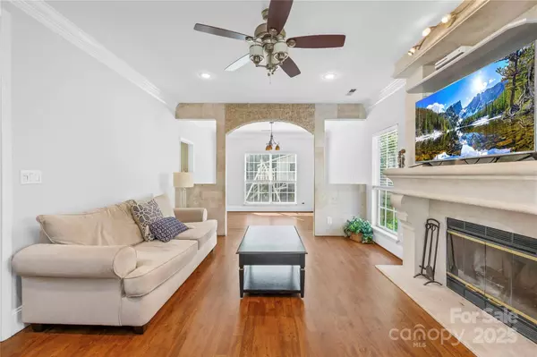 8938 Raven Park DR, Charlotte, NC 28216