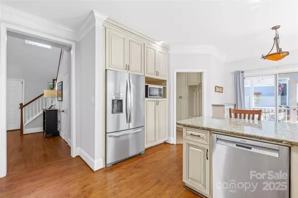 8938 Raven Park DR, Charlotte, NC 28216