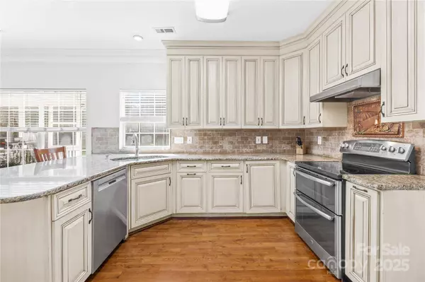 8938 Raven Park DR, Charlotte, NC 28216