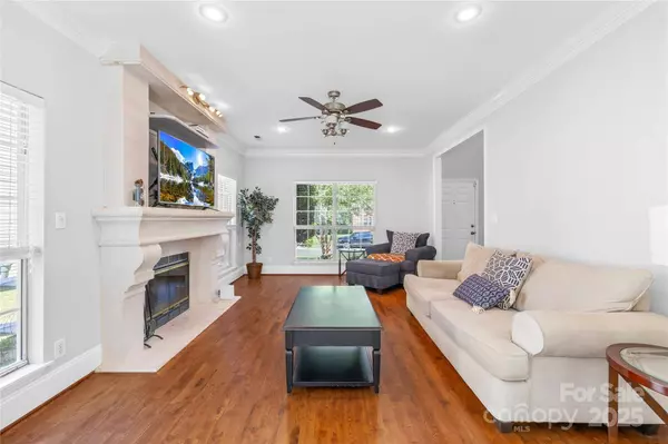 8938 Raven Park DR, Charlotte, NC 28216