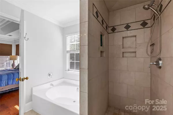 8938 Raven Park DR, Charlotte, NC 28216