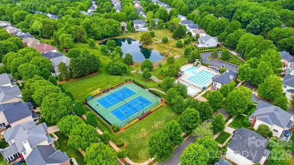 16017 Chiltern LN, Huntersville, NC 28078