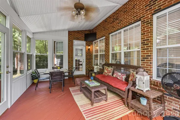 16017 Chiltern LN, Huntersville, NC 28078