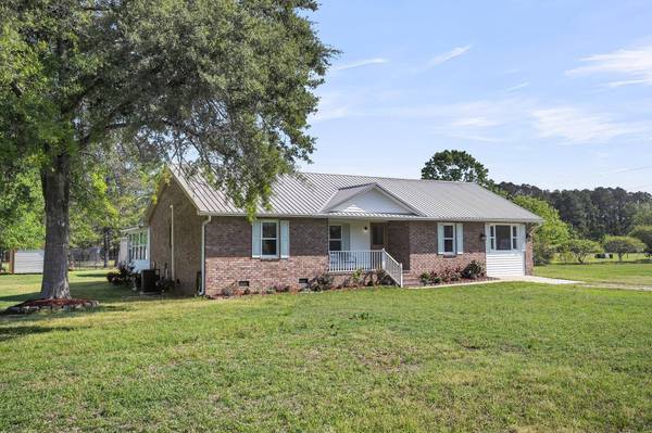 217 Mini Farm Rd, Bonneau, SC 29431