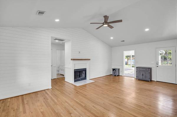217 Mini Farm Rd, Bonneau, SC 29431