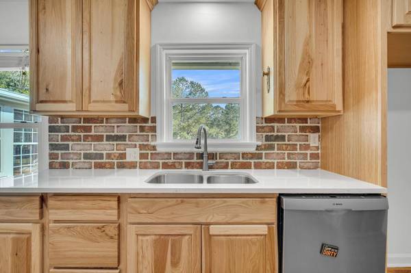 217 Mini Farm Rd, Bonneau, SC 29431