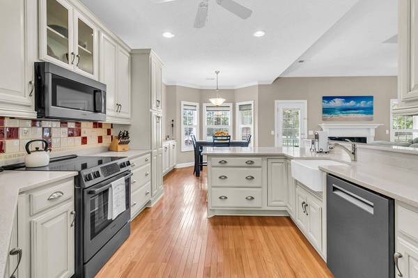 142 Welchman Ave, Goose Creek, SC 29445