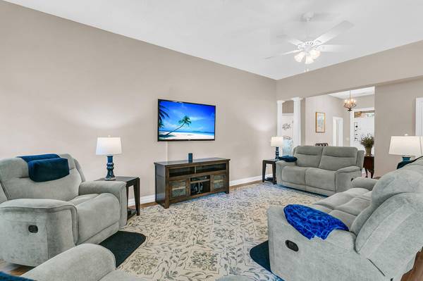 142 Welchman Ave, Goose Creek, SC 29445