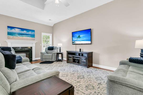 142 Welchman Ave, Goose Creek, SC 29445