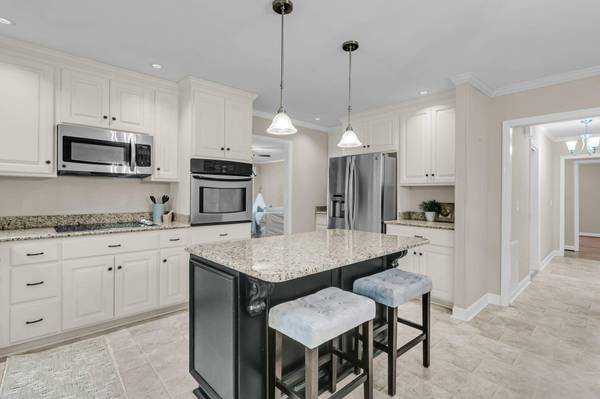 1527 Pinopolis Rd, Moncks Corner, SC 29461