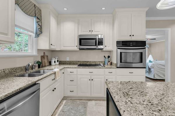 1527 Pinopolis Rd, Moncks Corner, SC 29461