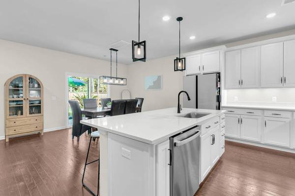 337 Blue Oak Dr, Moncks Corner, SC 29461