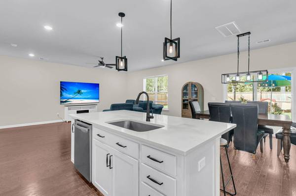 337 Blue Oak Dr, Moncks Corner, SC 29461