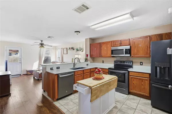 124 Wegstrom ST, Hutto, TX 78634