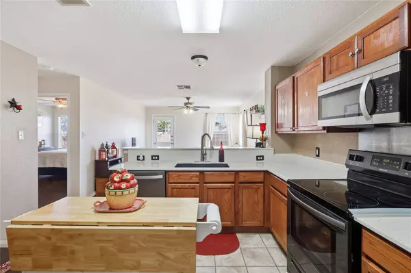 124 Wegstrom ST, Hutto, TX 78634