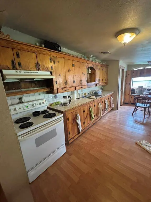 2109 Castro Ave, Hondo, TX 78861