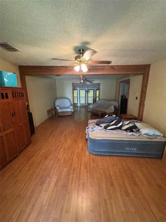 2109 Castro Ave, Hondo, TX 78861