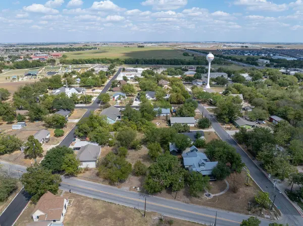 304 N FM 1660, Hutto, TX 78634