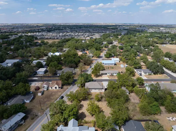 304 N FM 1660, Hutto, TX 78634
