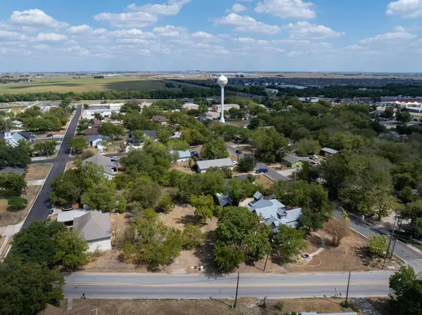 304 N FM 1660, Hutto, TX 78634
