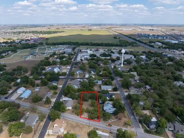304 N FM 1660, Hutto, TX 78634
