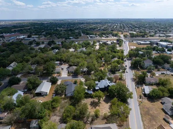 304 N FM 1660, Hutto, TX 78634