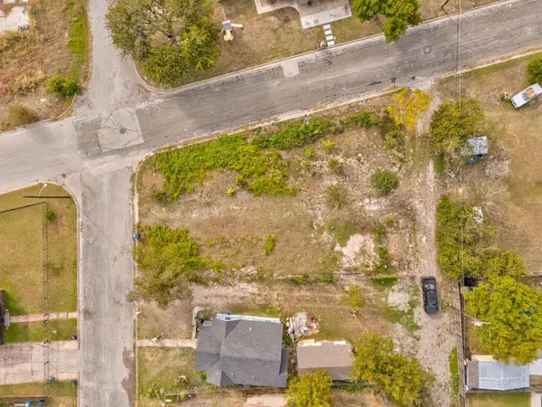 708 Maple ST, Taylor, TX 76574