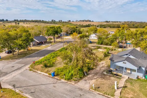 708 Maple ST, Taylor, TX 76574