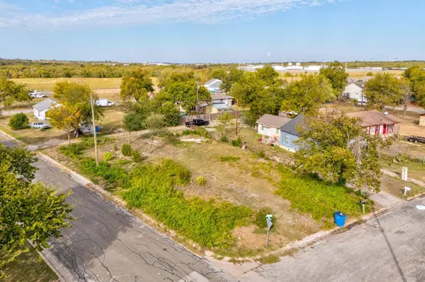 708 Maple ST, Taylor, TX 76574