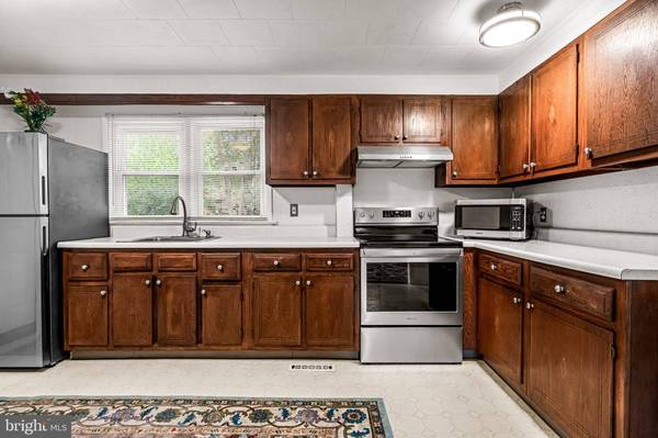 12 OREGON AVE, Mount Laurel, NJ 08054