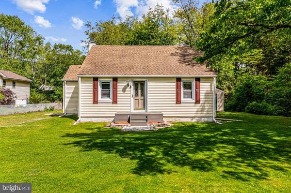 12 OREGON AVE, Mount Laurel, NJ 08054