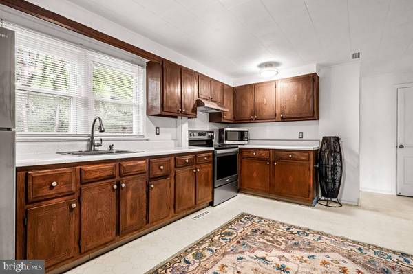 12 OREGON AVE, Mount Laurel, NJ 08054