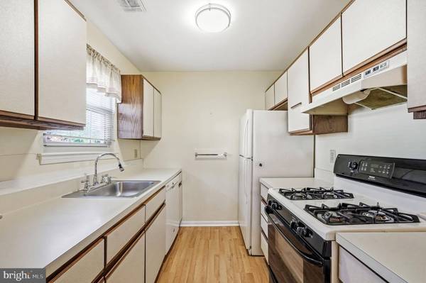 204 TAVISTOCK, Cherry Hill, NJ 08034