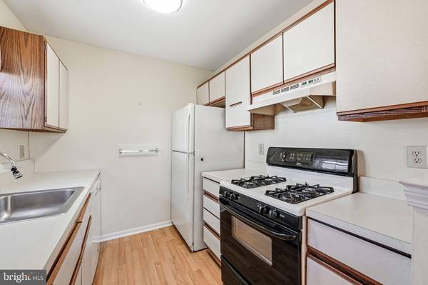 204 TAVISTOCK, Cherry Hill, NJ 08034