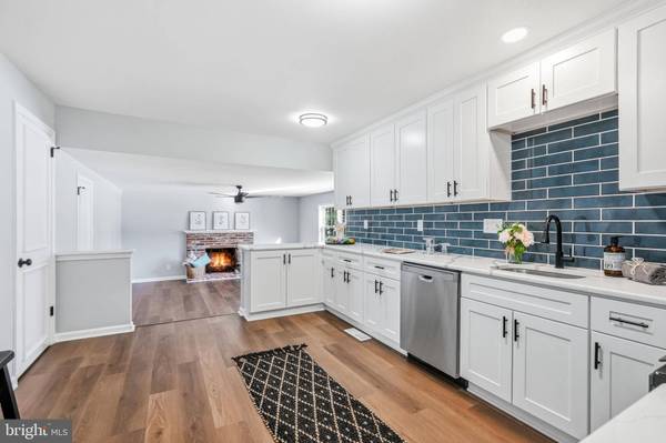 6 WHEELWRIGHT LN, Cherry Hill, NJ 08003