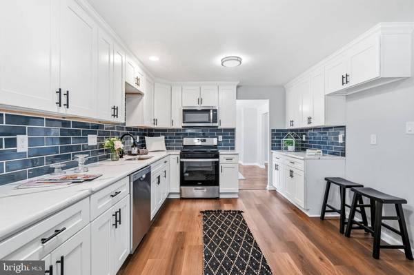 6 WHEELWRIGHT LN, Cherry Hill, NJ 08003